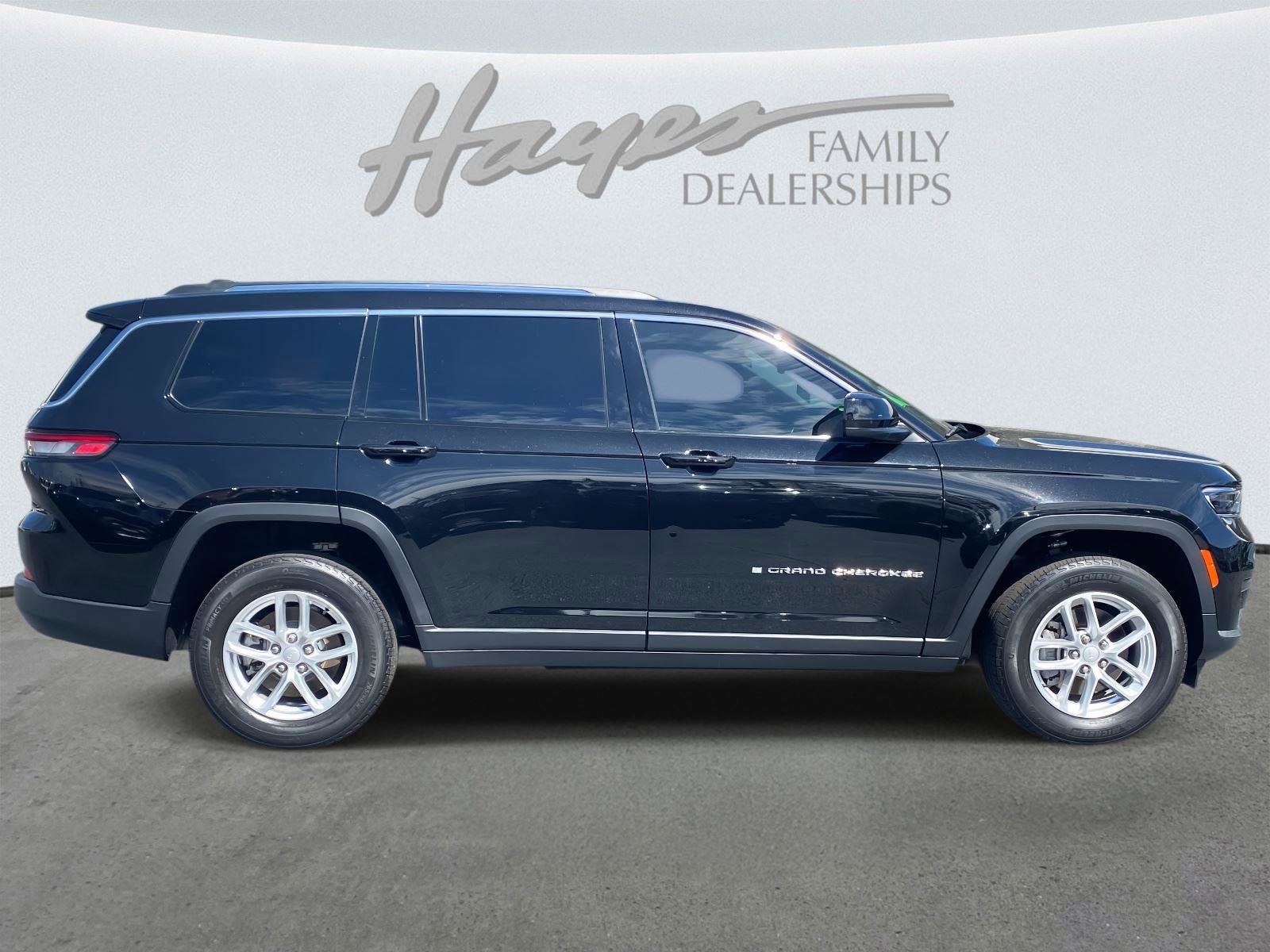Used 2023 Jeep Grand Cherokee L Laredo image 2