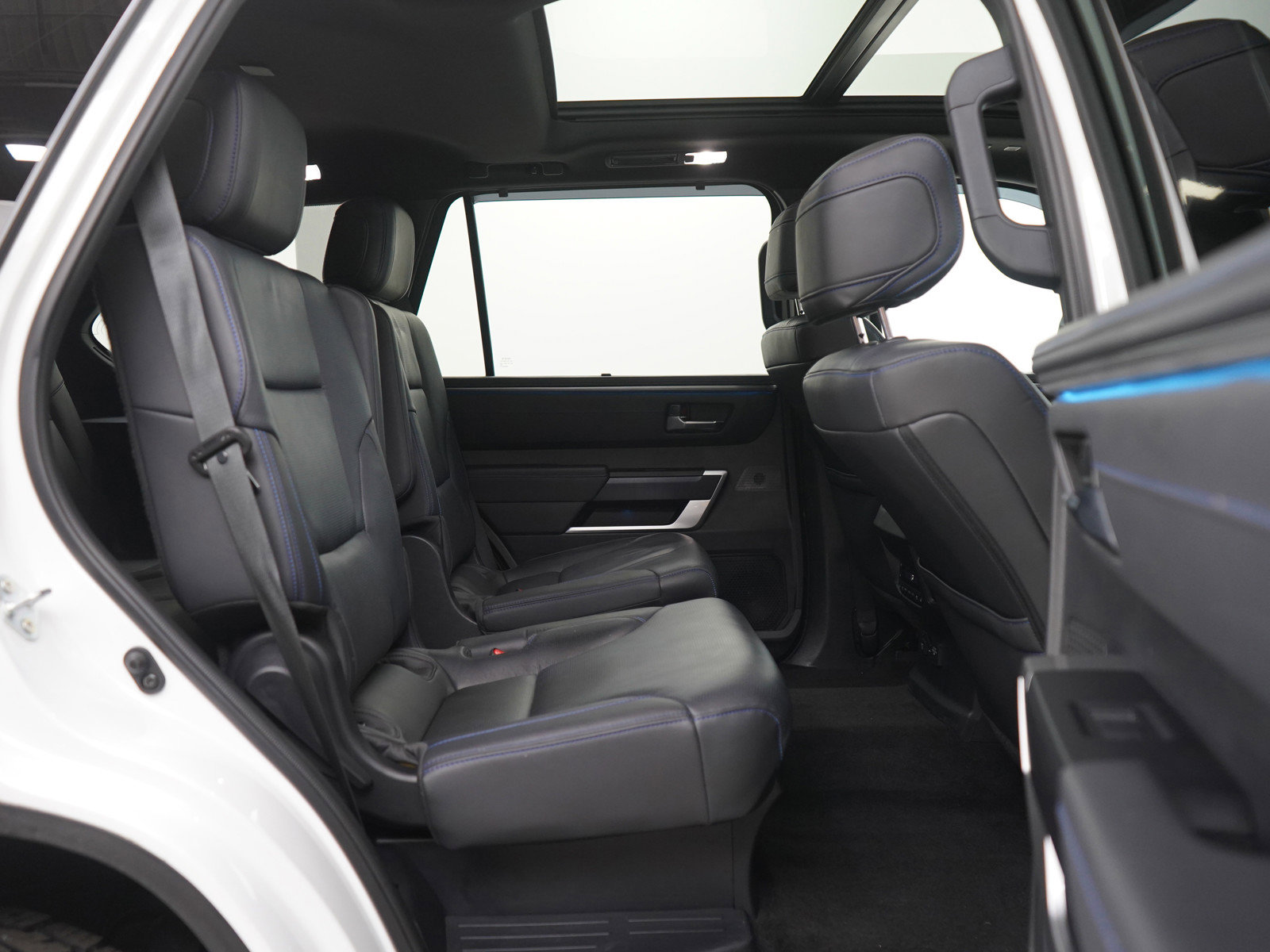 Used 2023 Toyota Sequoia Platinum image 12