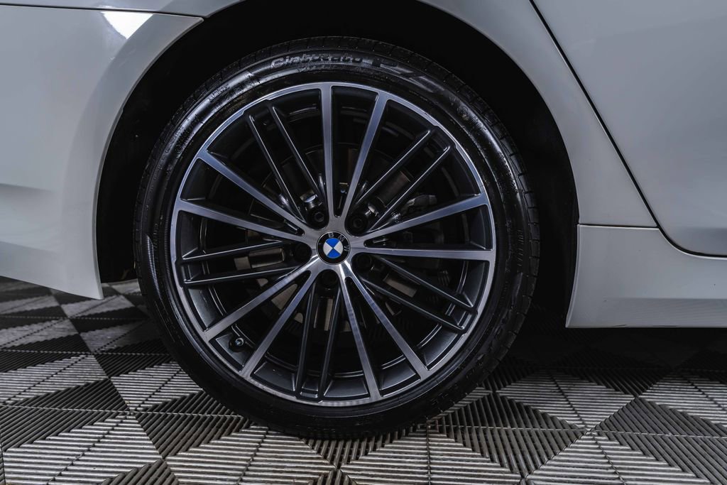 Used 2023 BMW 540i w/ Premium Package image 37