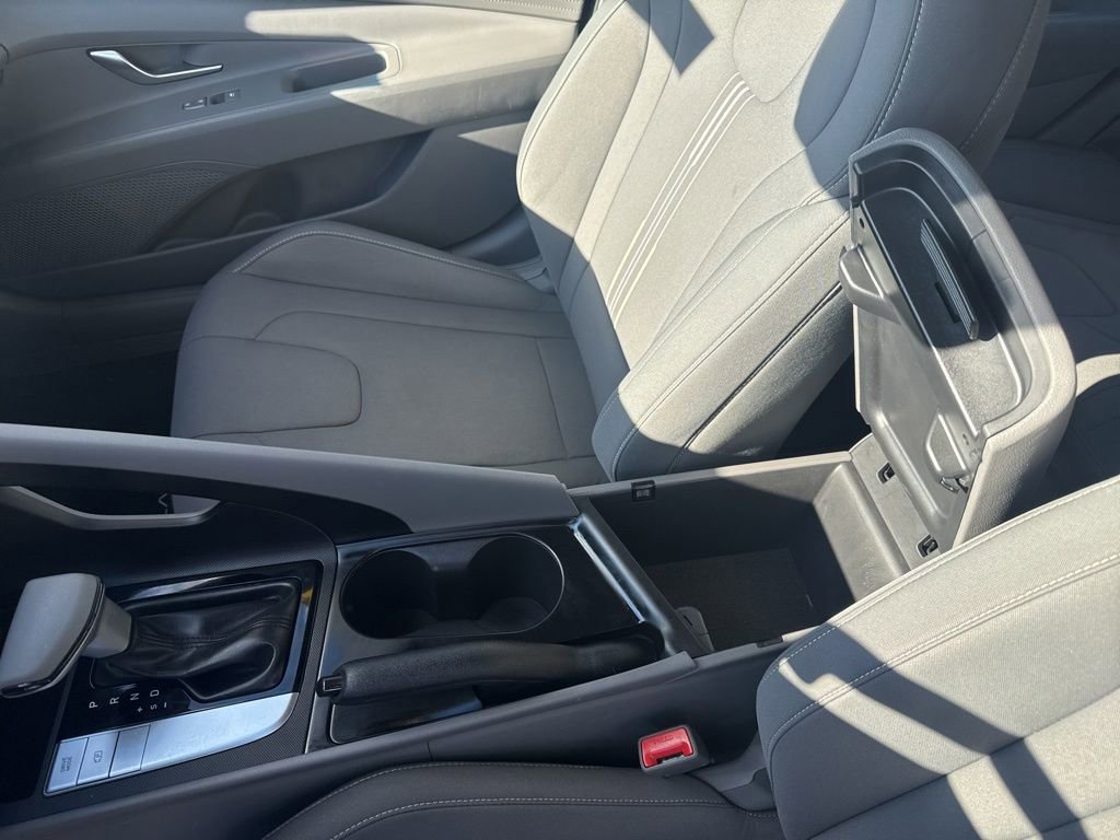 Used 2023 Hyundai Elantra SEL image 29