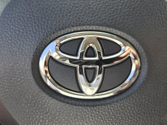 Used 2022 Toyota RAV4 XLE Premium FWD image 30