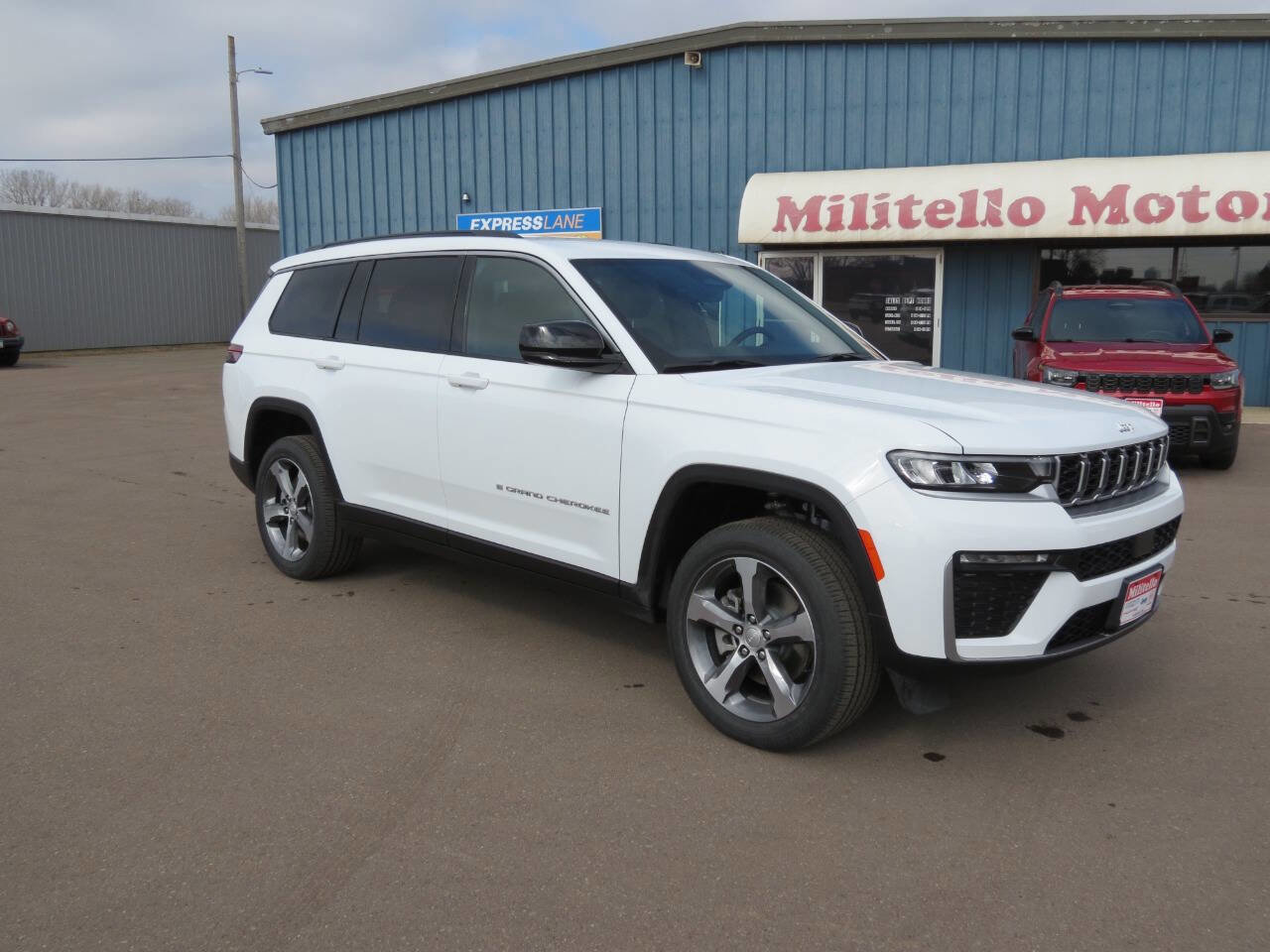 New 2026 Jeep Grand Cherokee L Limited w/ Trailer Tow Package AWD/4WD image 2