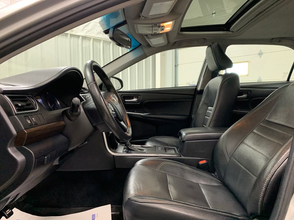 Used 2017 Toyota Camry XLE w/ Moonroof Package image 4