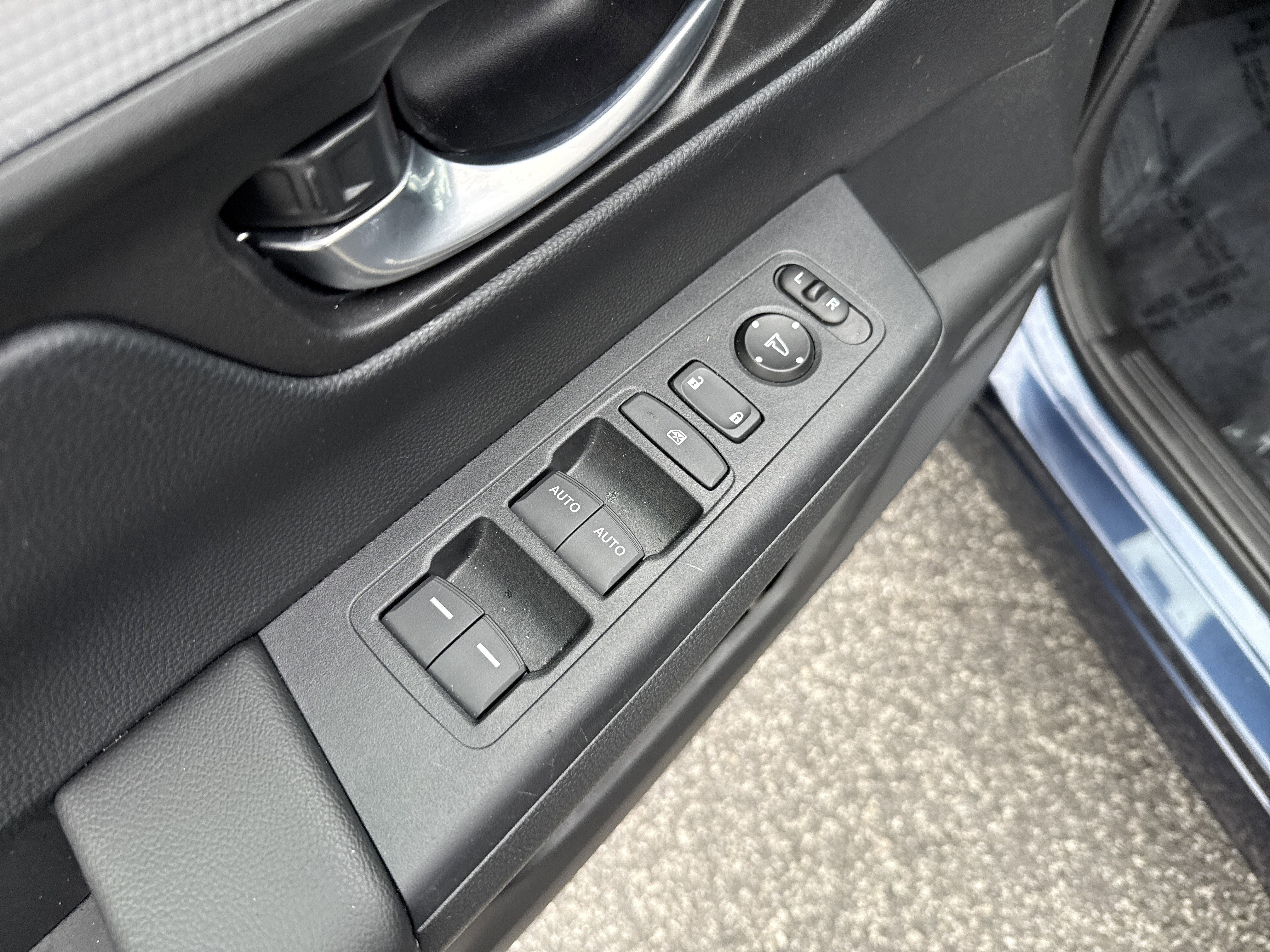 Certified 2025 Honda CR-V EX image 9