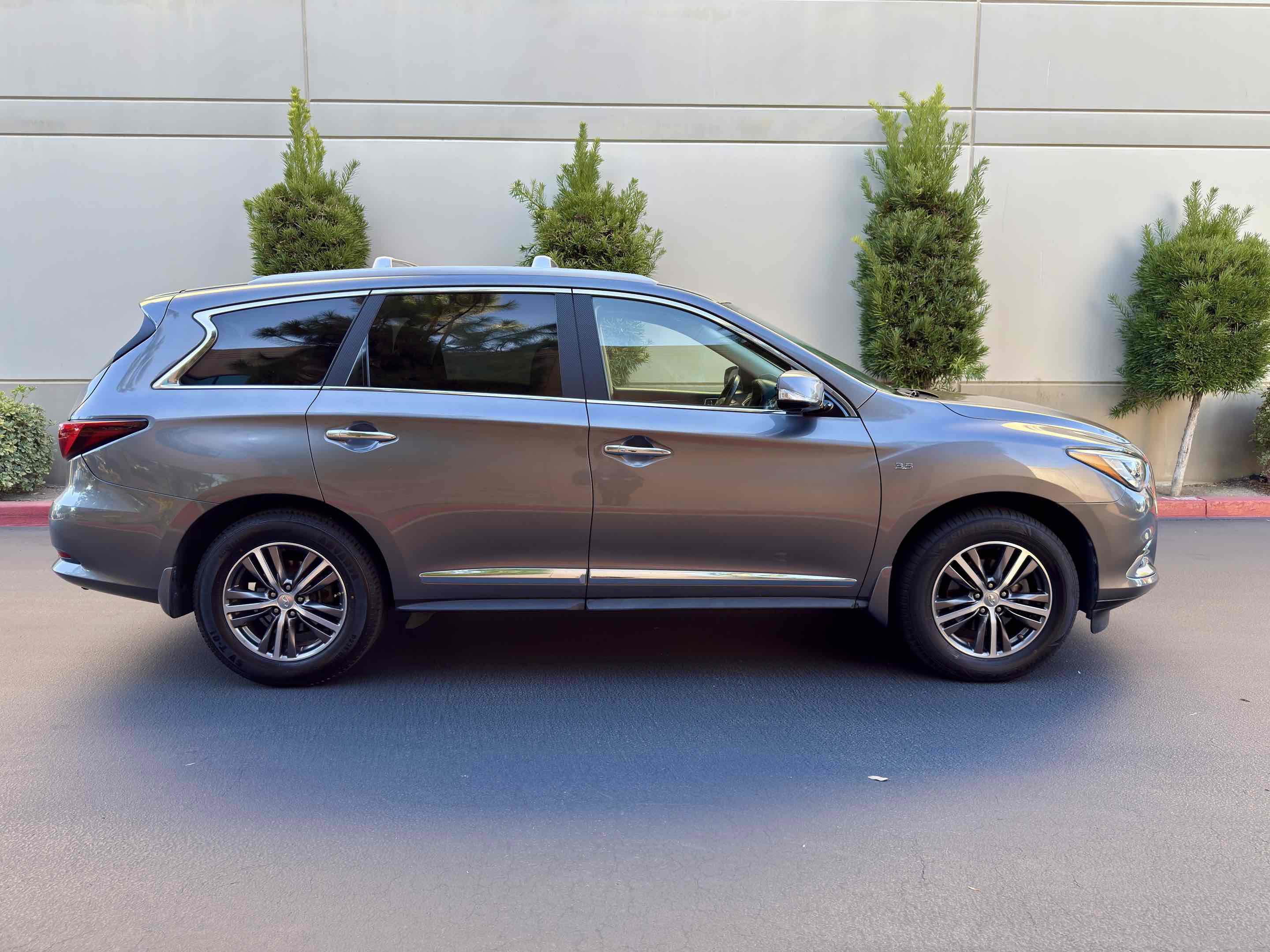 Used 2017 INFINITI QX60 FWD w/ Premium Plus Package image 7