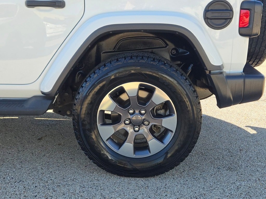 Used 2018 Jeep Wrangler Unlimited Sahara w/ Cold Weather Group image 15