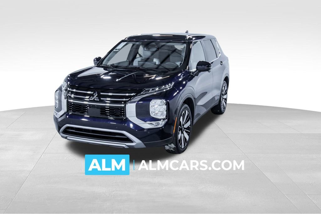 Used 2025 Mitsubishi Outlander SE image 1