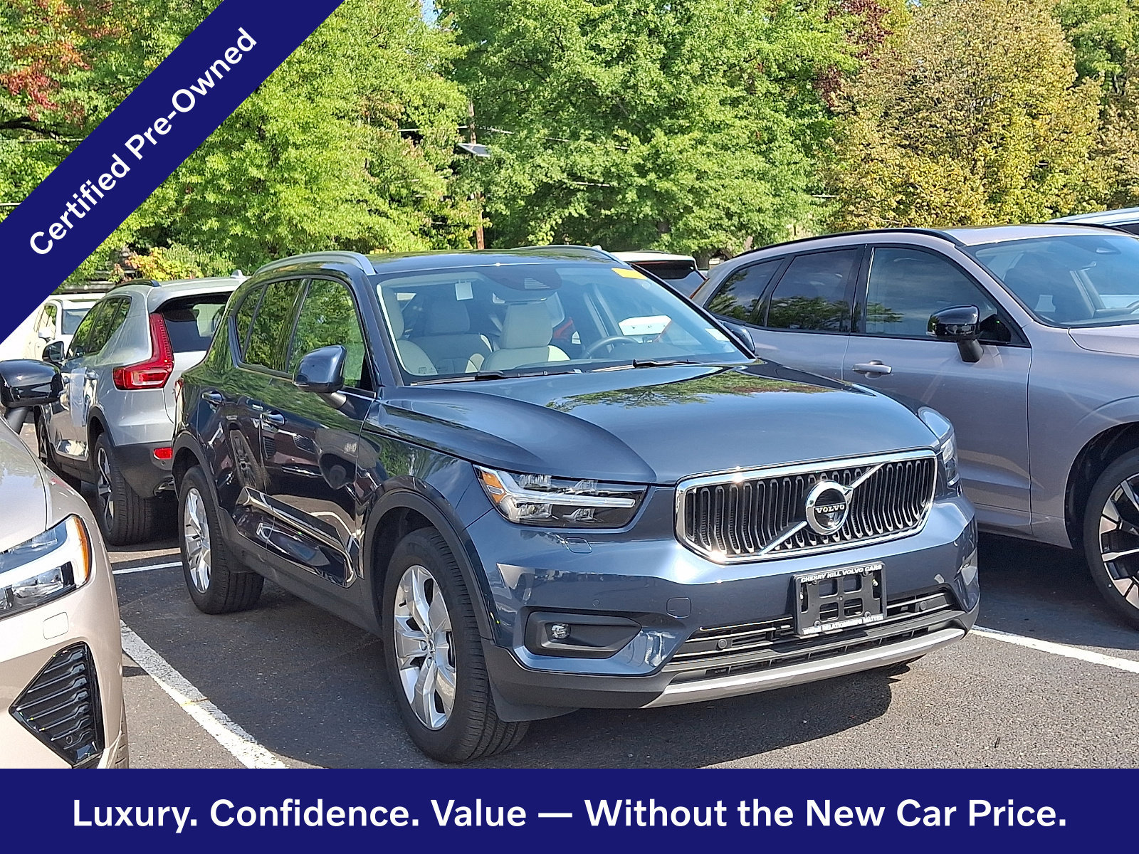 Certified 2022 Volvo XC40 T5 Momentum w/ Premium Package