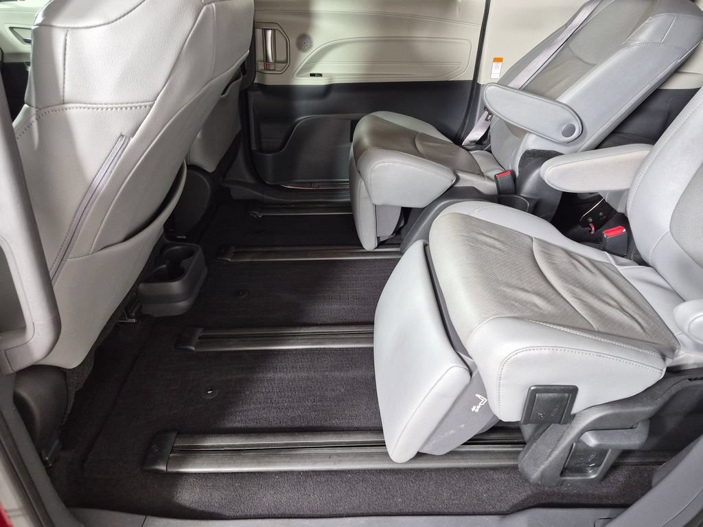 Used 2024 Toyota Sienna Limited FWD image 26