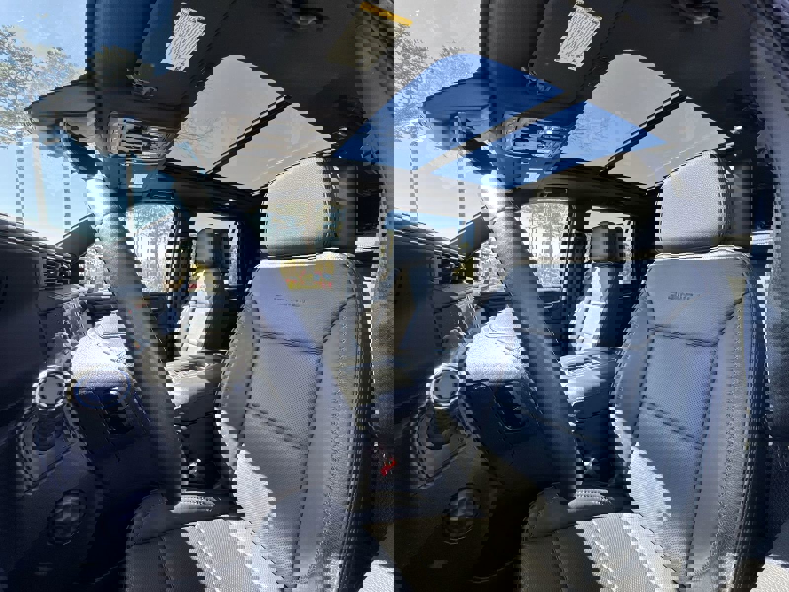 Used 2023 GMC Yukon Denali w/ Denali Reserve Package image 28