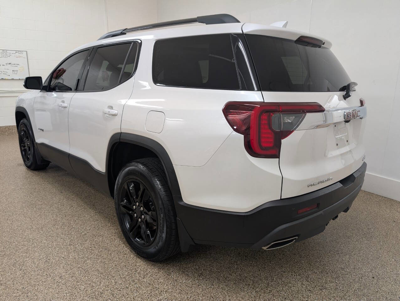 Used 2020 GMC Acadia AT4 image 2