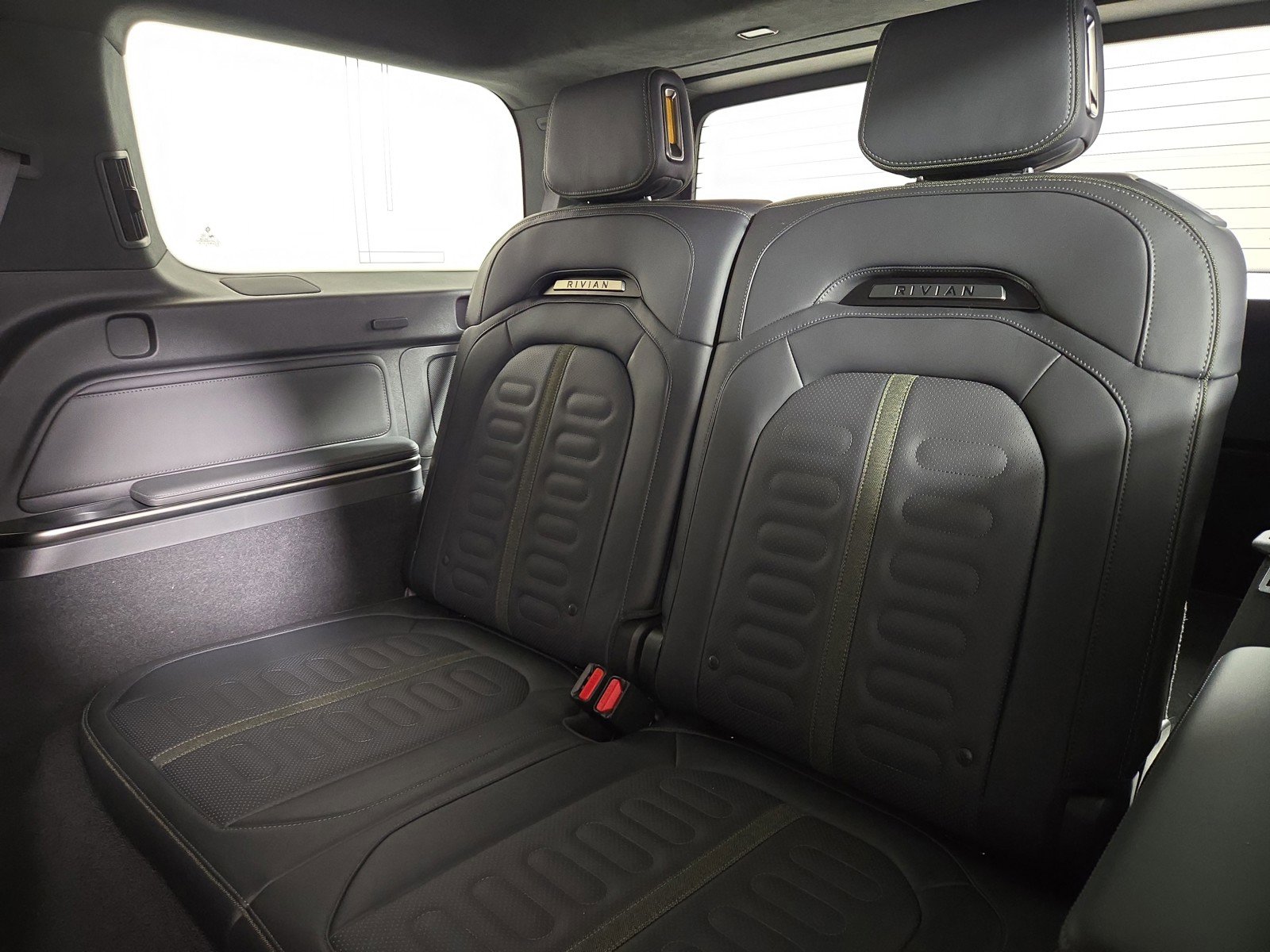 Used 2024 Rivian R1S Adventure AWD/4WD image 22