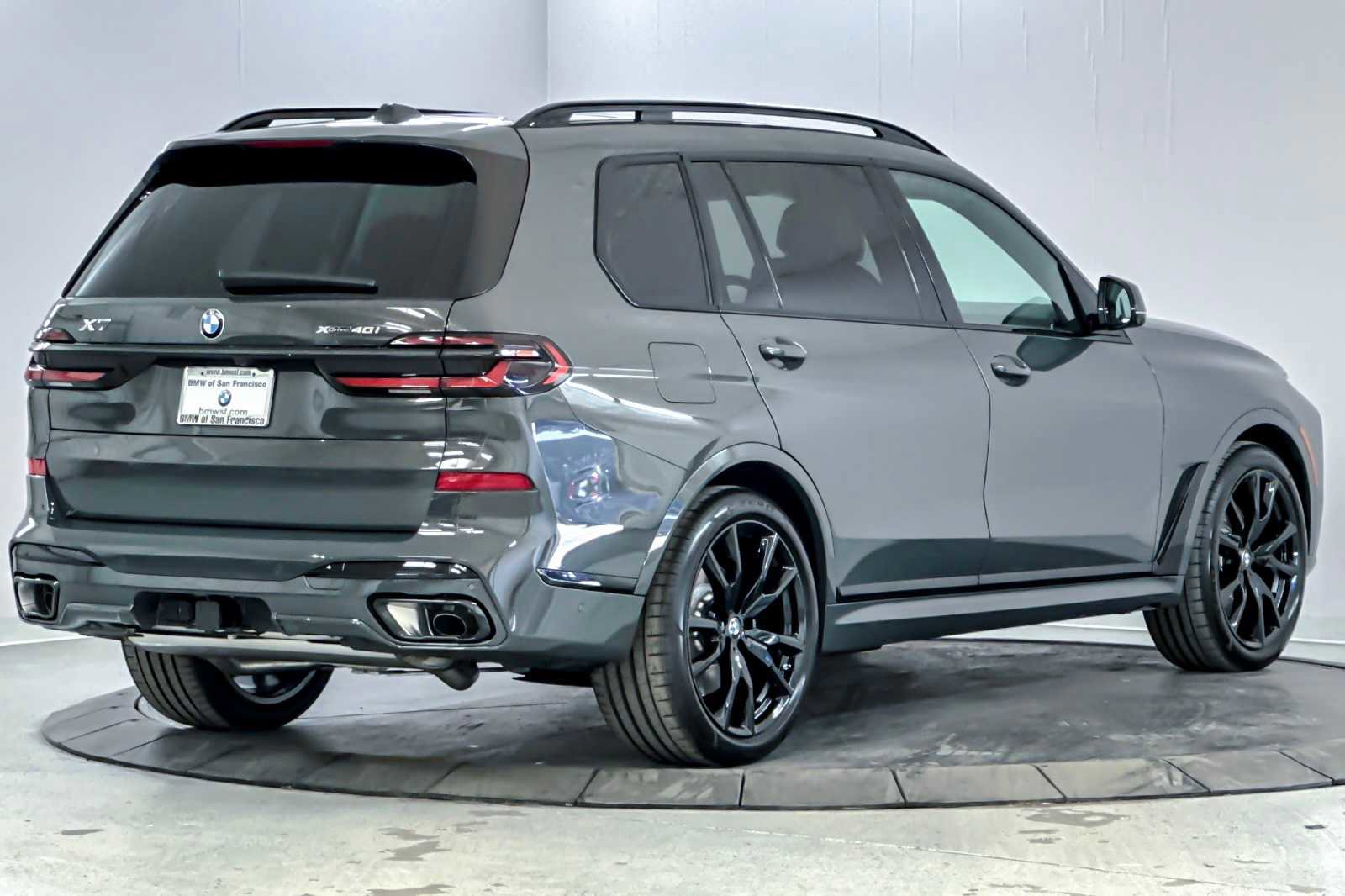 Used 2026 BMW X7 xDrive40i w/ M Sport Package image 2