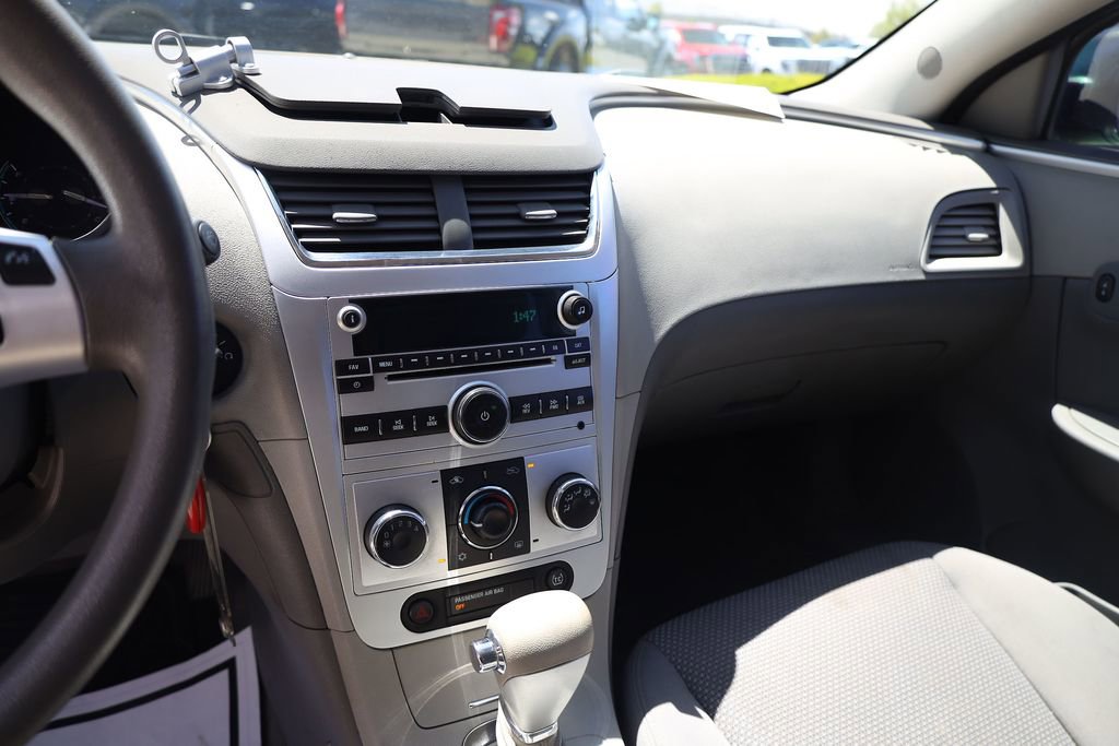 Used 2010 Chevrolet Malibu LS FWD image 15