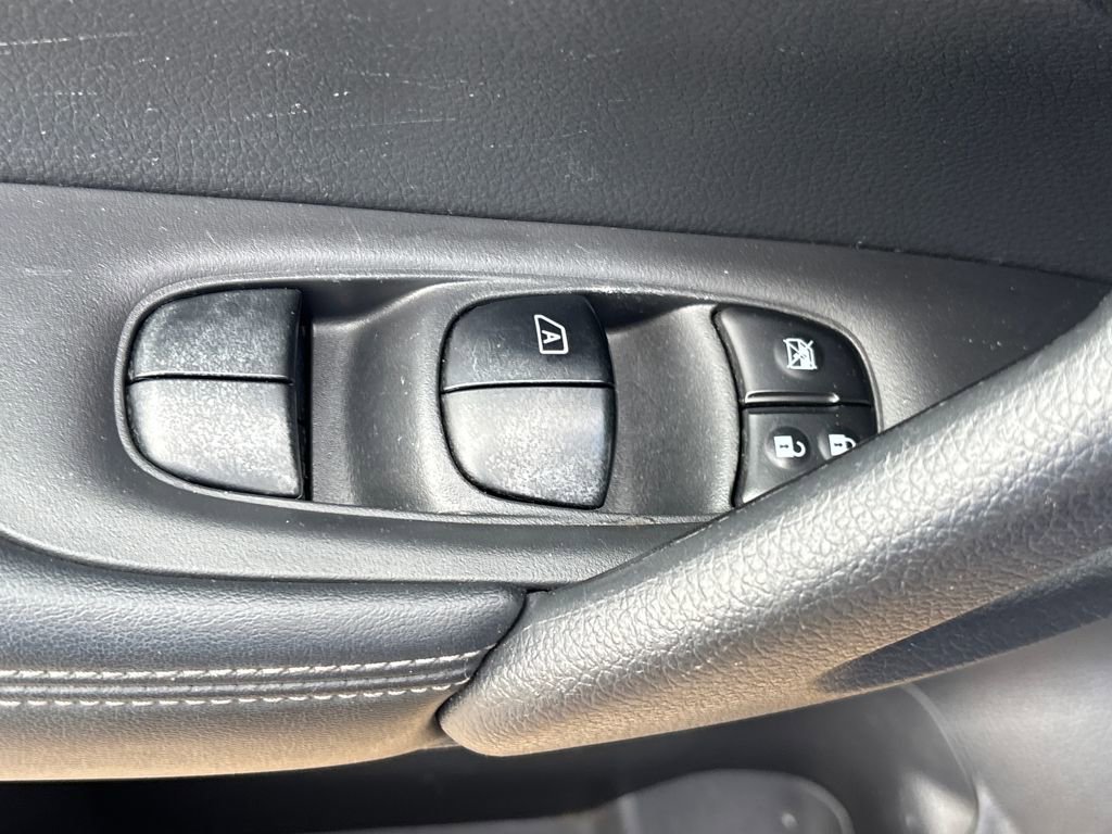 Used 2017 Nissan Rogue S image 7