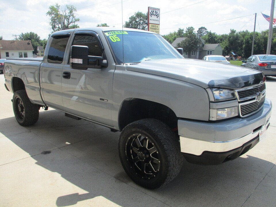 Used 2005 Chevrolet Silverado 2500 LS w/ Heavy-Duty Power Package AWD/4WD image 19