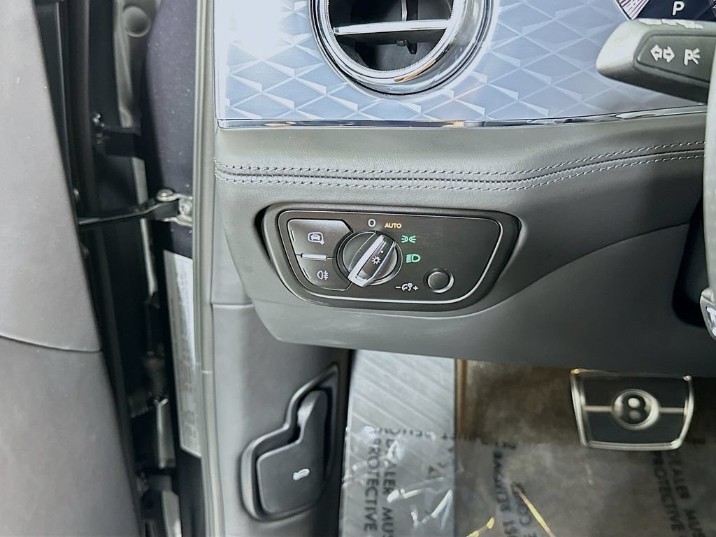 Used 2023 Bentley Bentayga AWD/4WD image 11