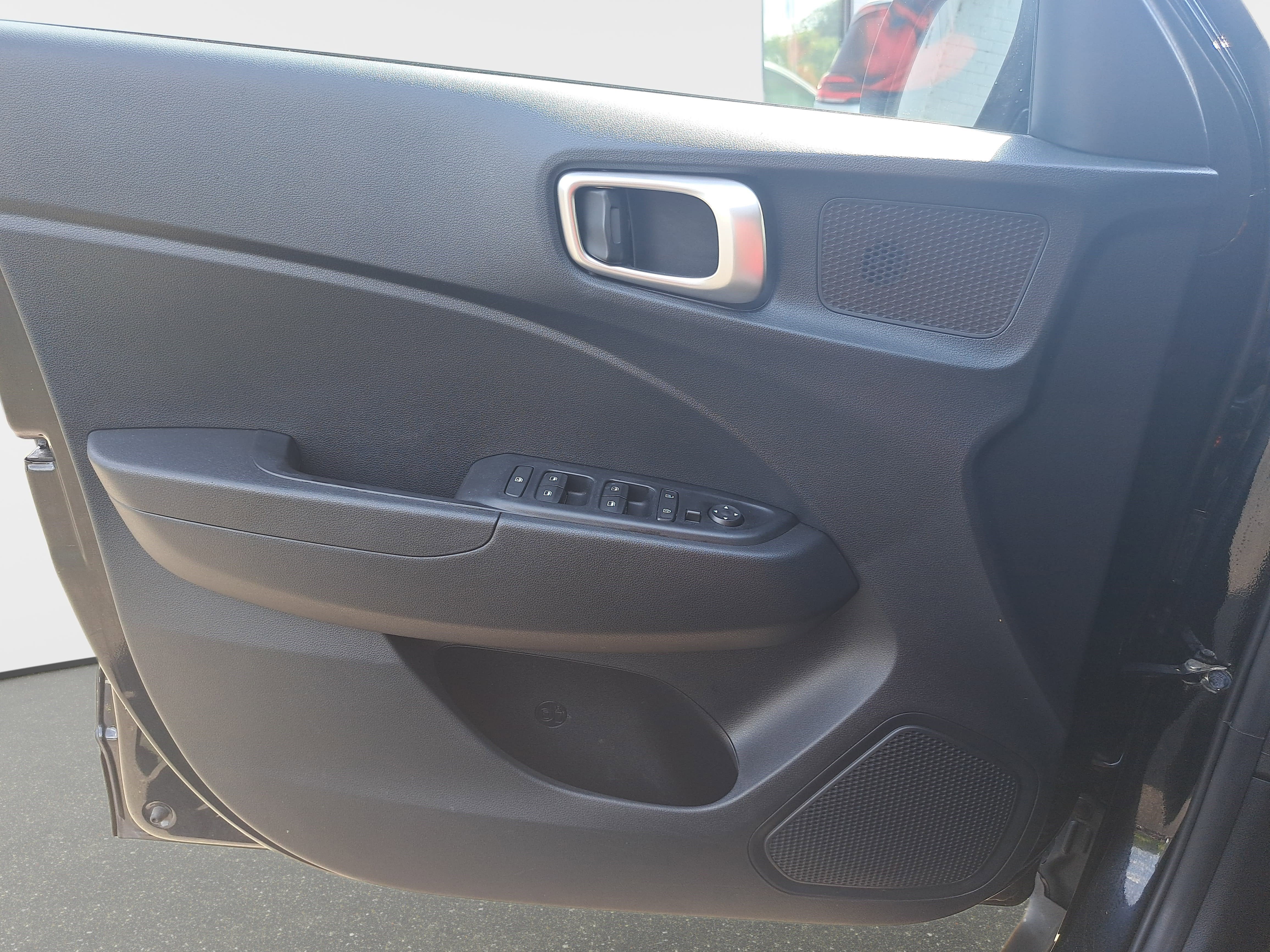 Used 2023 Hyundai Venue SEL FWD image 24