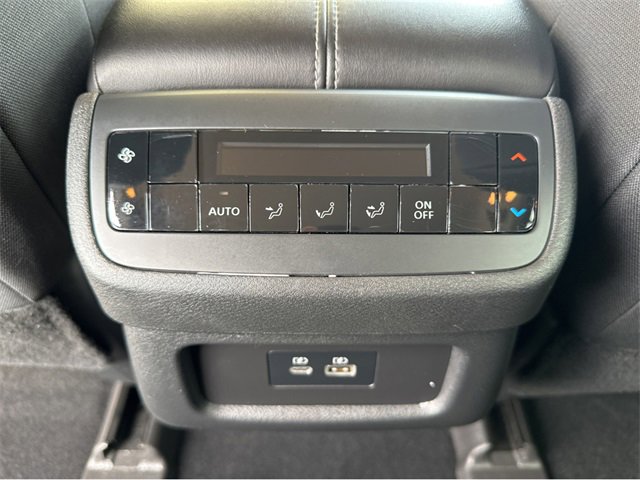 Used 2022 Nissan Pathfinder SV image 18