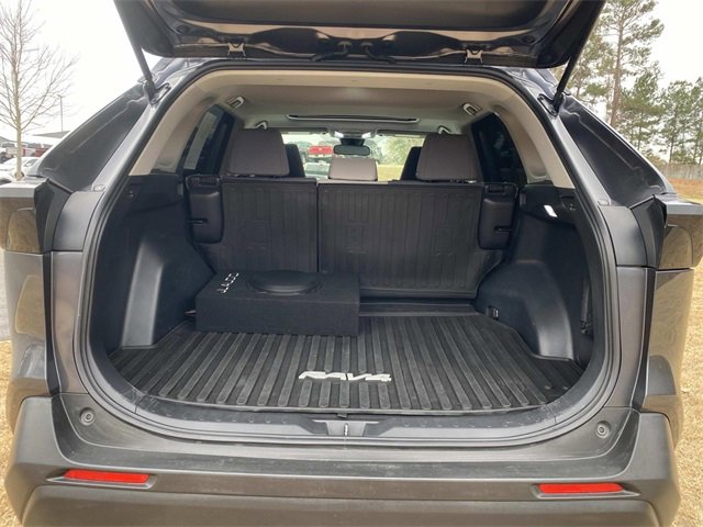 Used 2019 Toyota RAV4 XLE image 7