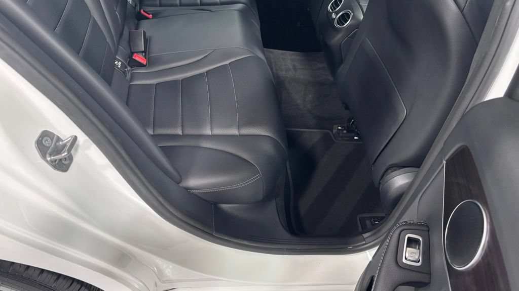 Used 2018 Mercedes-Benz C 300 4MATIC Sedan image 24
