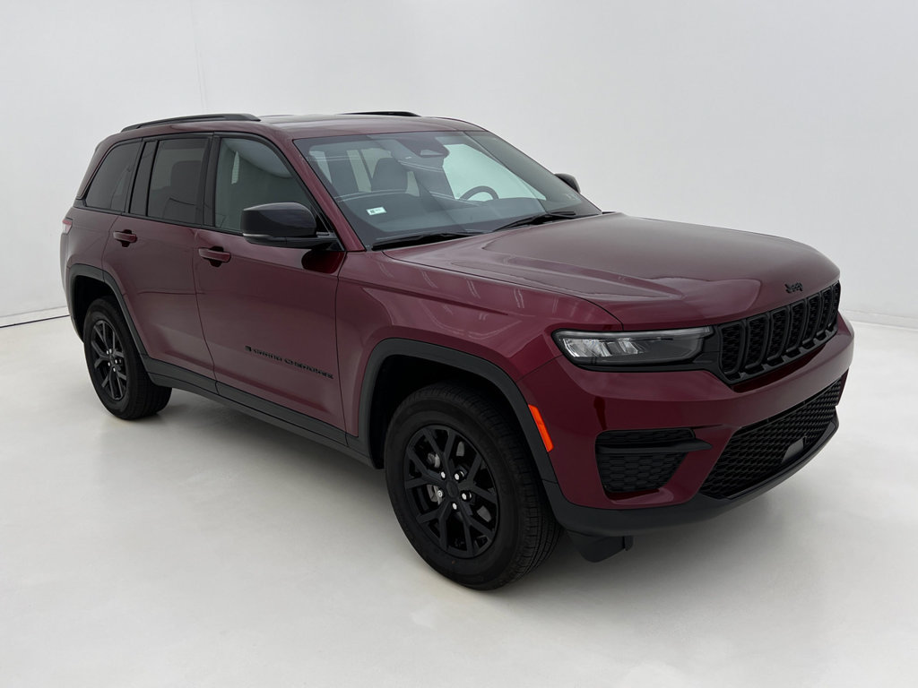 Used 2025 Jeep Grand Cherokee Altitude AWD/4WD image 2
