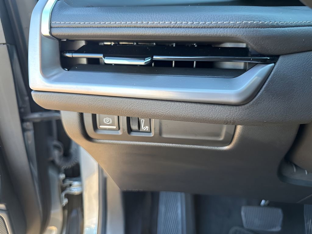 Used 2024 Cadillac XT4 Premium Luxury image 29