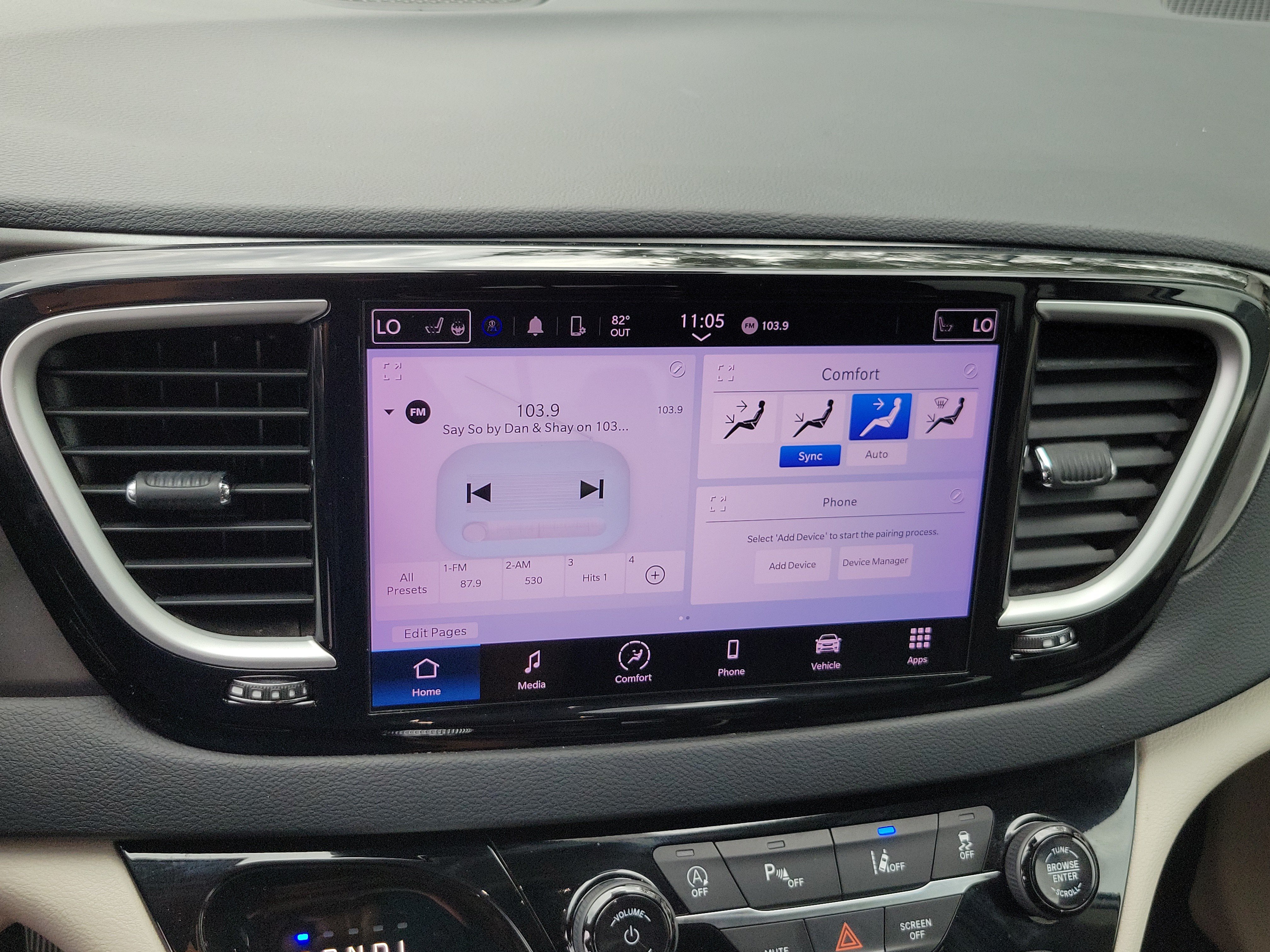 Used 2023 Chrysler Pacifica Touring-L FWD image 16