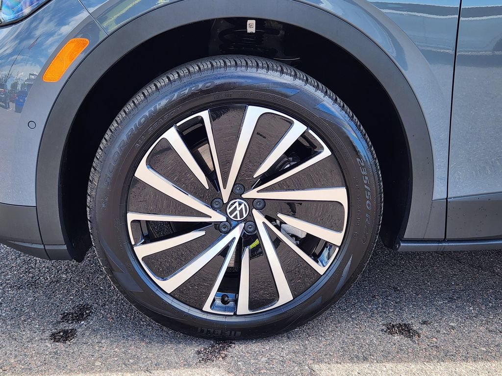 Certified 2025 Volkswagen ID.4 Pro AWD/4WD image 10