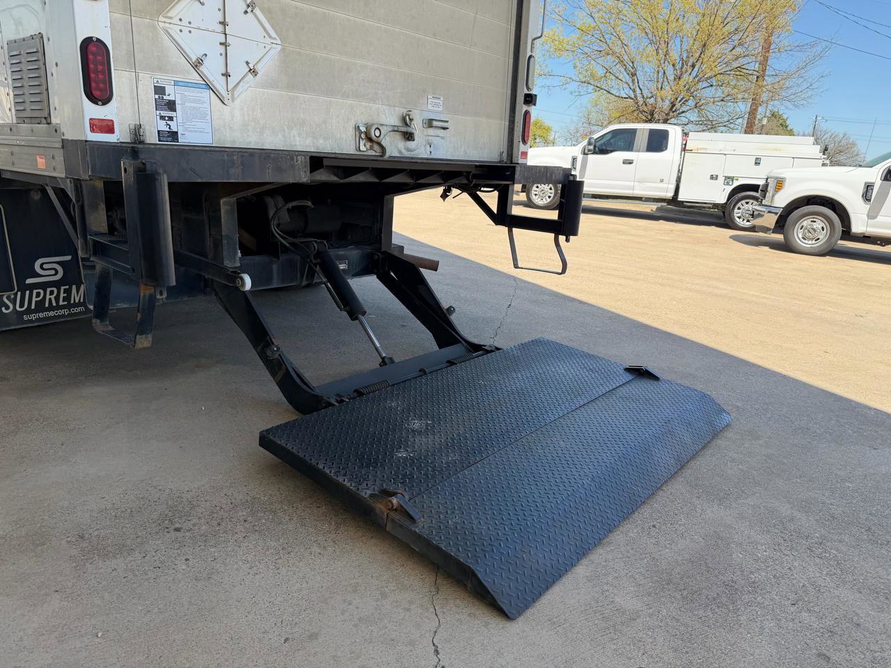Used 2017 Chevrolet Express 3500 RWD image 24