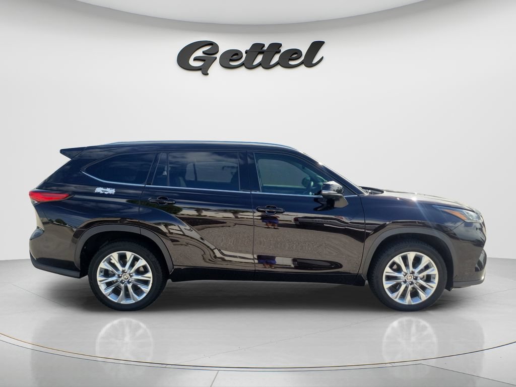 Certified 2021 Toyota Highlander Limited FWD image 4