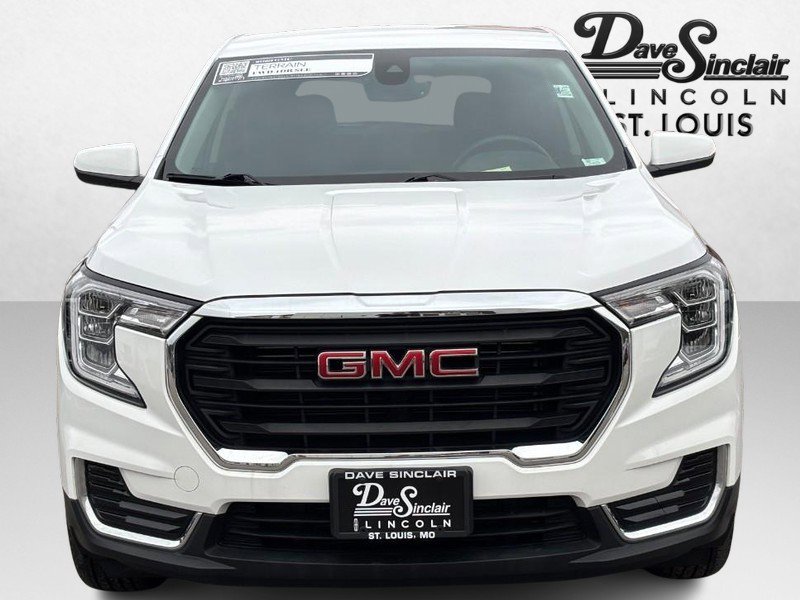 Used 2023 GMC Terrain SLE image 2