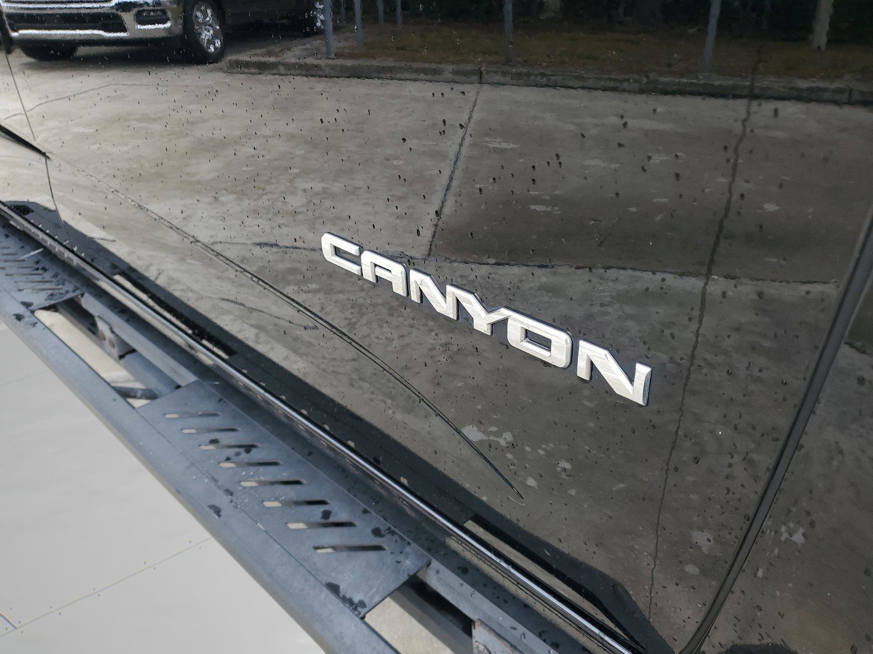 Used 2017 GMC Canyon SLE w/ Nightfall Edition image 29