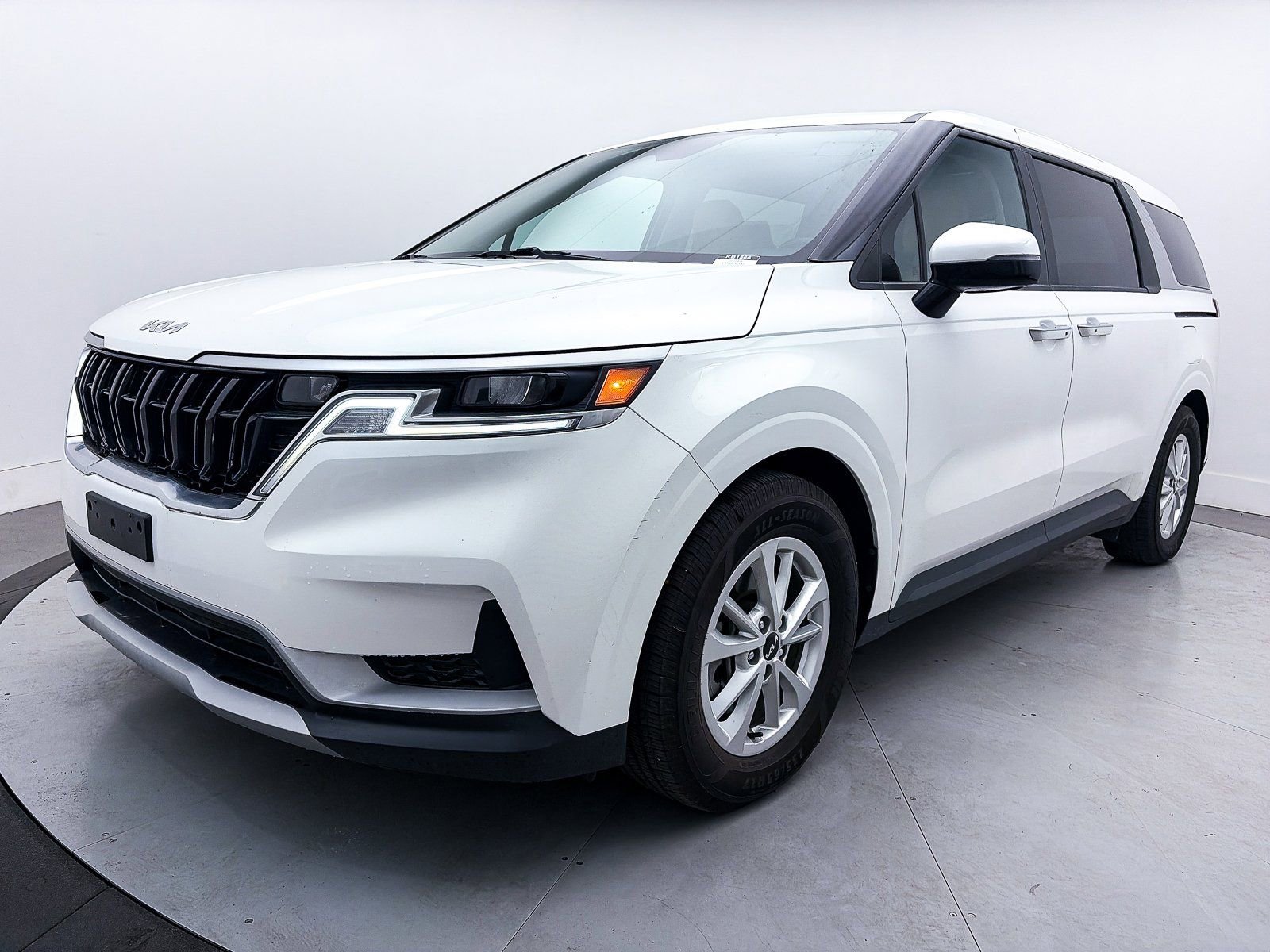 Used 2022 Kia Carnival LX image 12