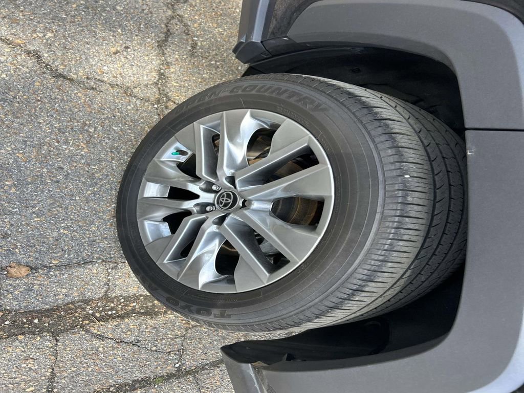 Certified 2022 Toyota RAV4 XLE Premium image 11