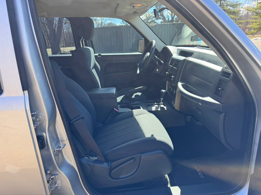 Used 2012 Jeep Liberty Sport AWD/4WD image 8