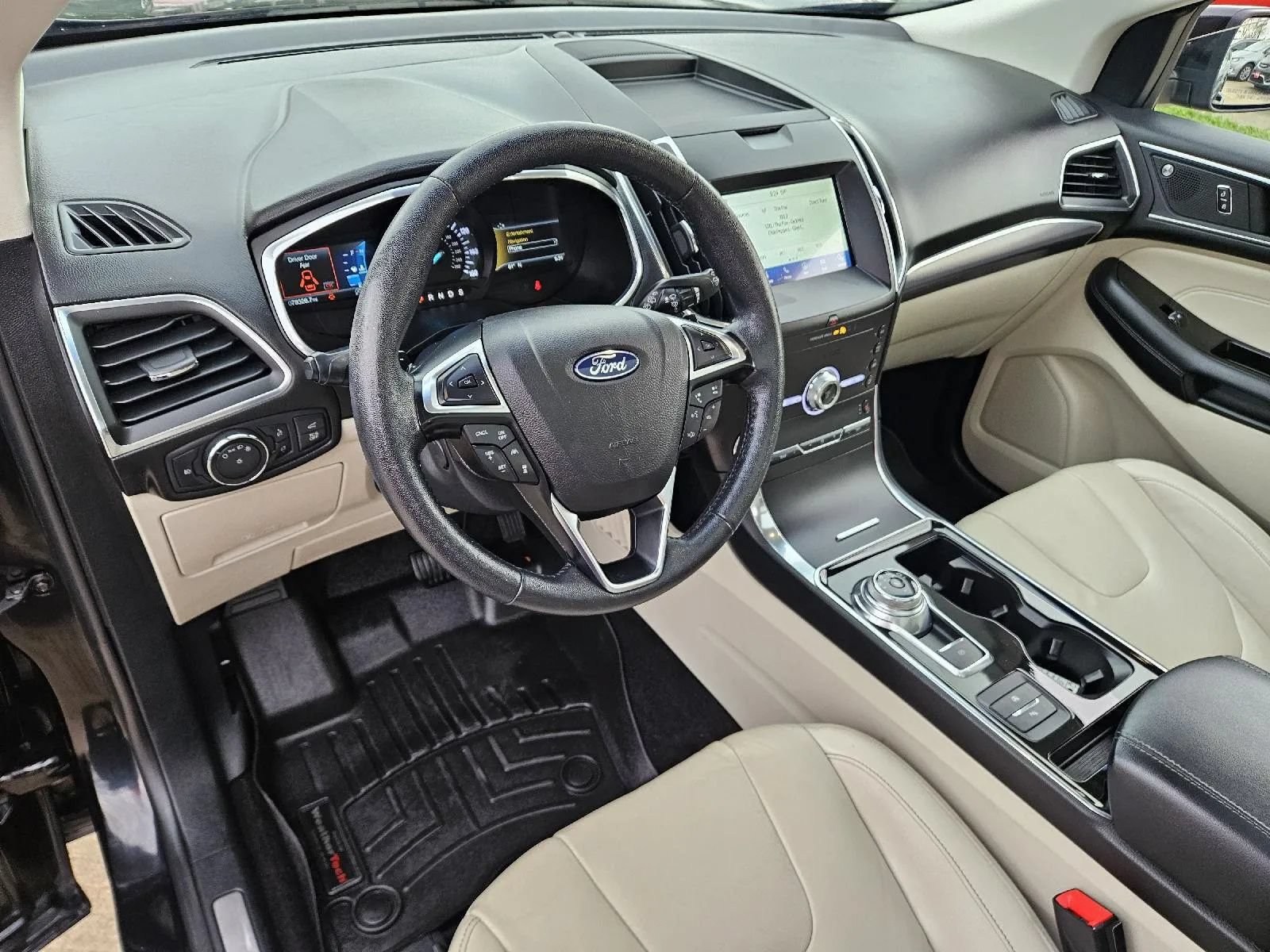 Used 2020 Ford Edge Titanium w/ Class II Trailer Tow Package AWD/4WD image 13