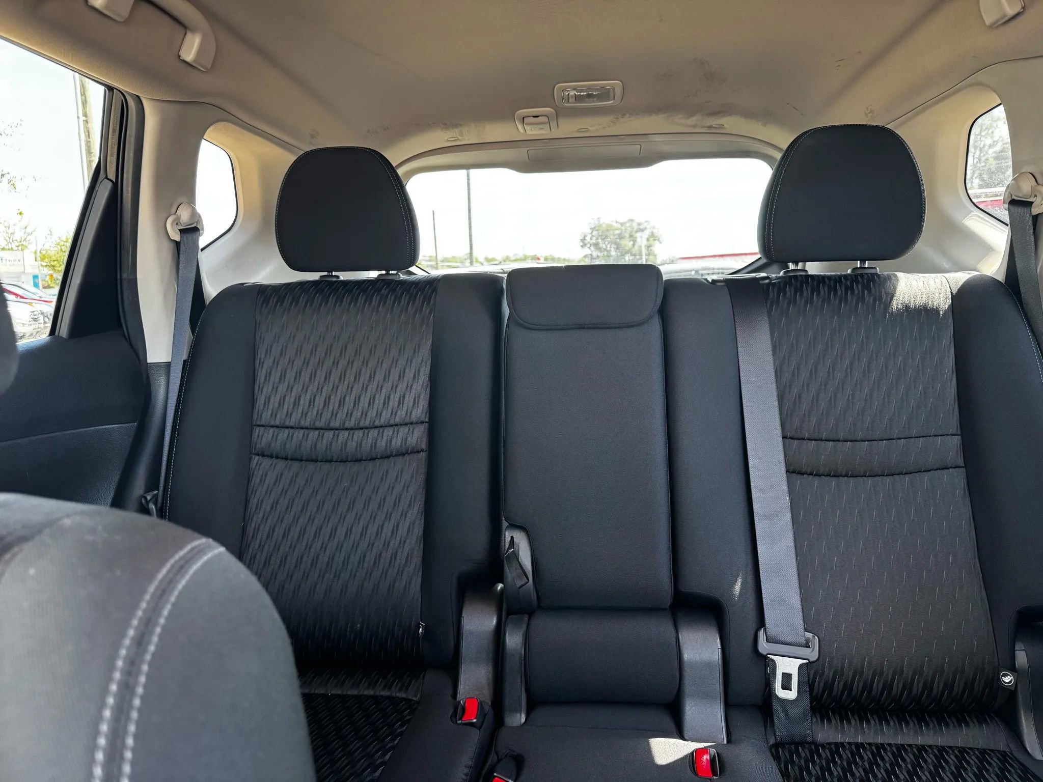 Used 2018 Nissan Rogue SV w/ Premium Package image 17