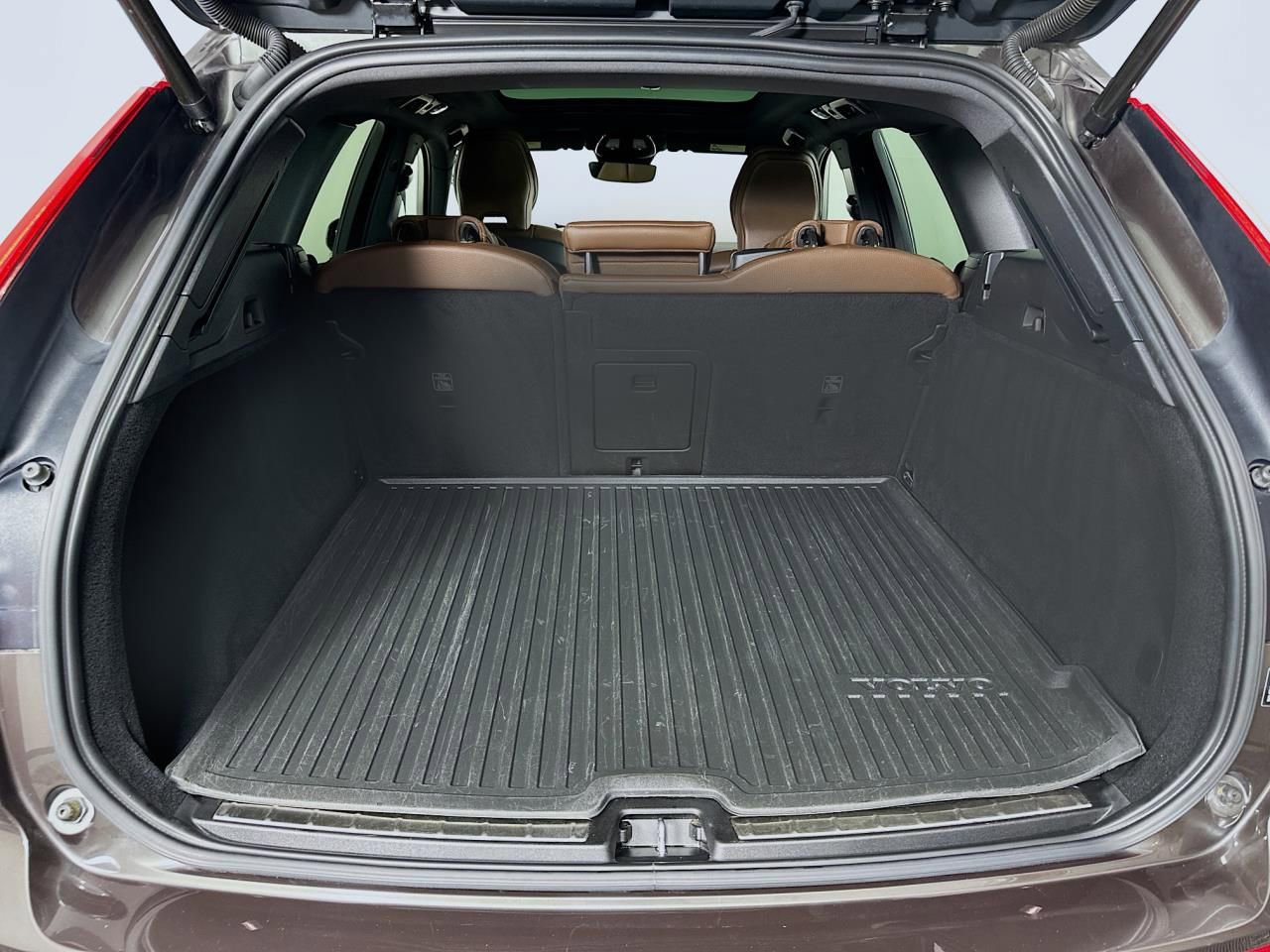Used 2022 Volvo XC60 B5 Momentum AWD/4WD image 45