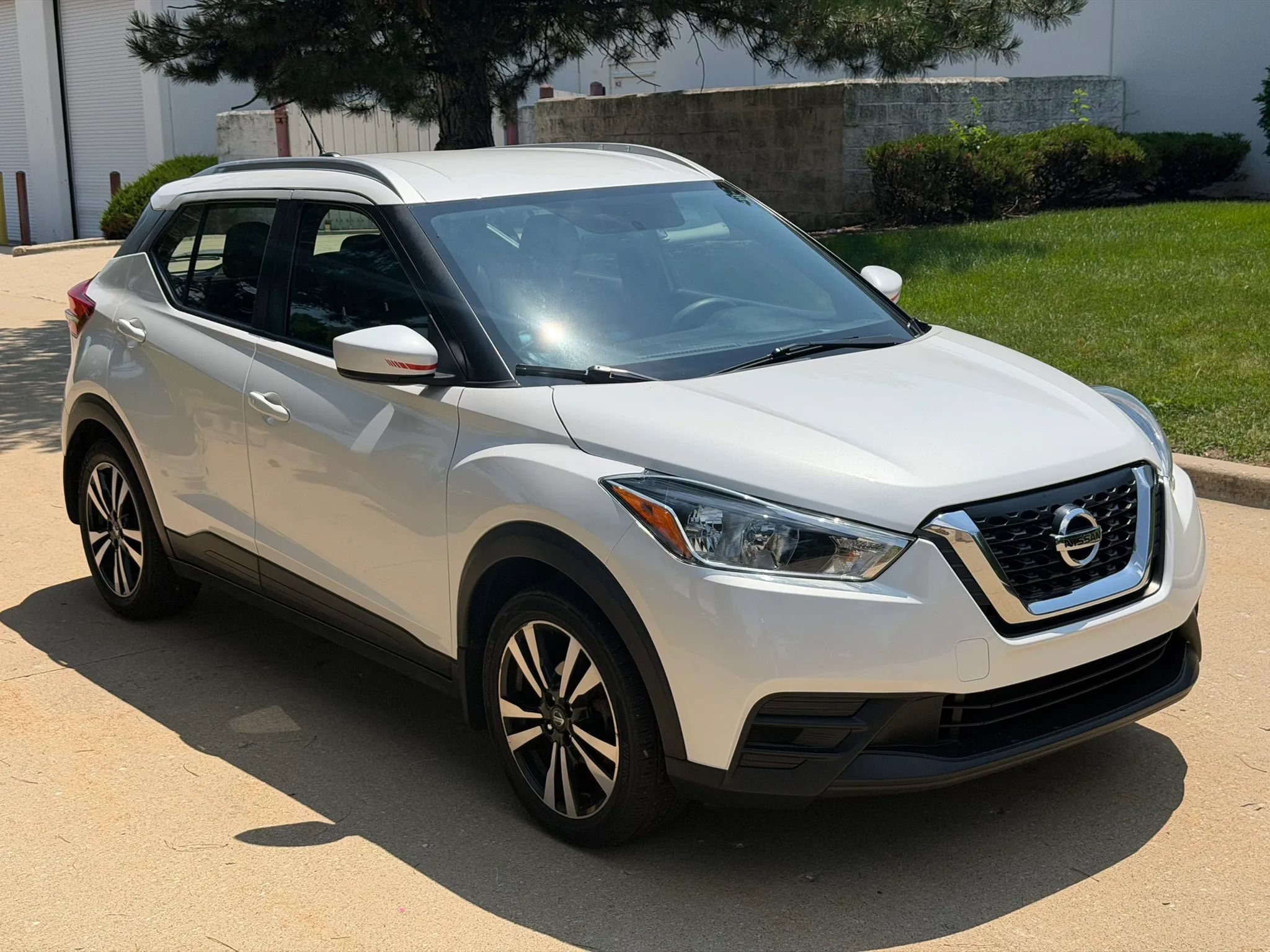 Used 2018 Nissan Kicks SV FWD image 3