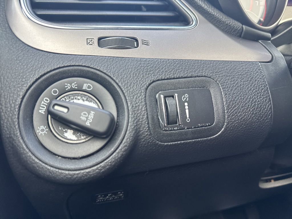 Used 2018 Dodge Journey Crossroad w/ Nav & Sun Group FWD image 26