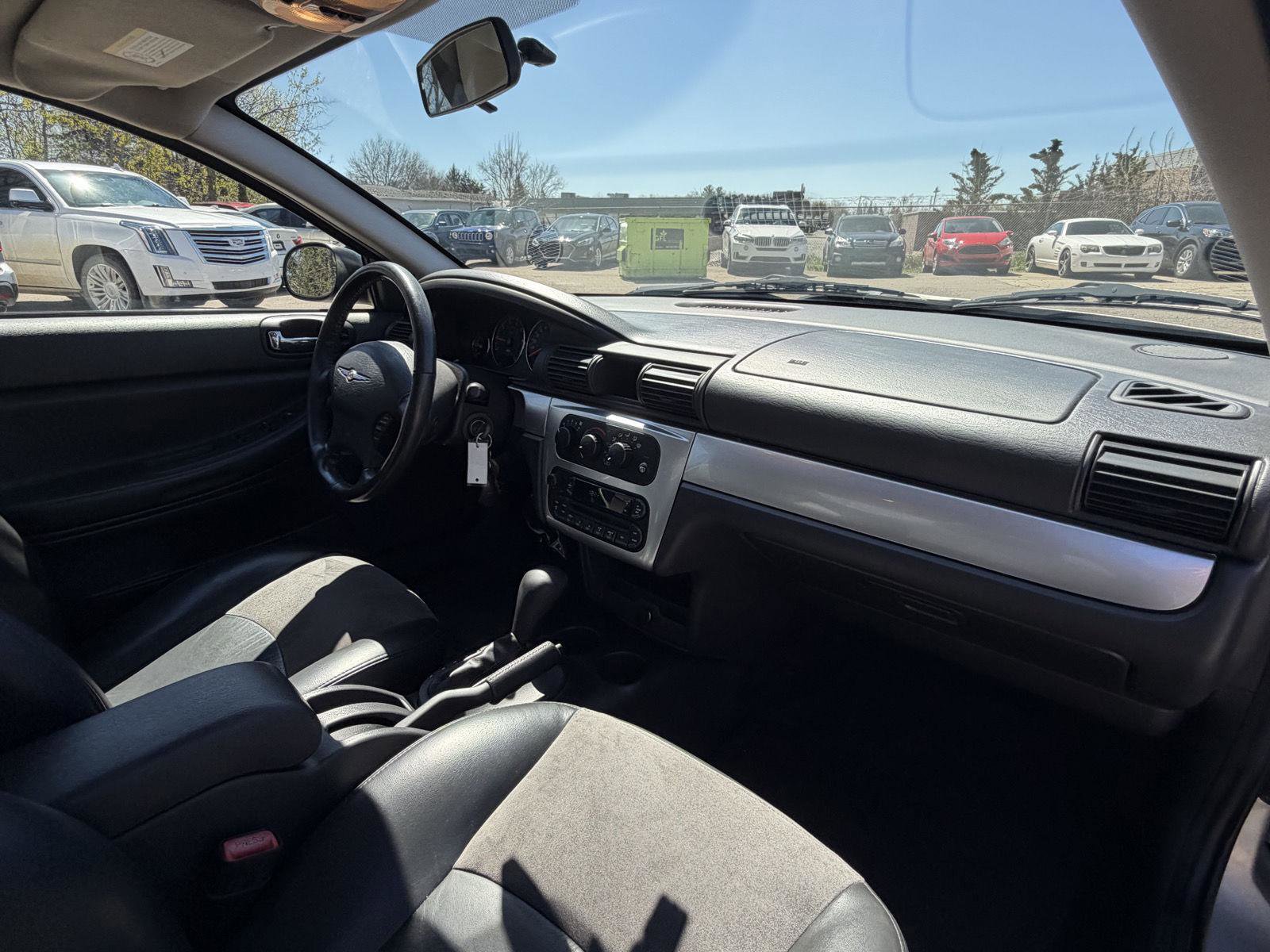 Used 2006 Chrysler Sebring Touring FWD image 25