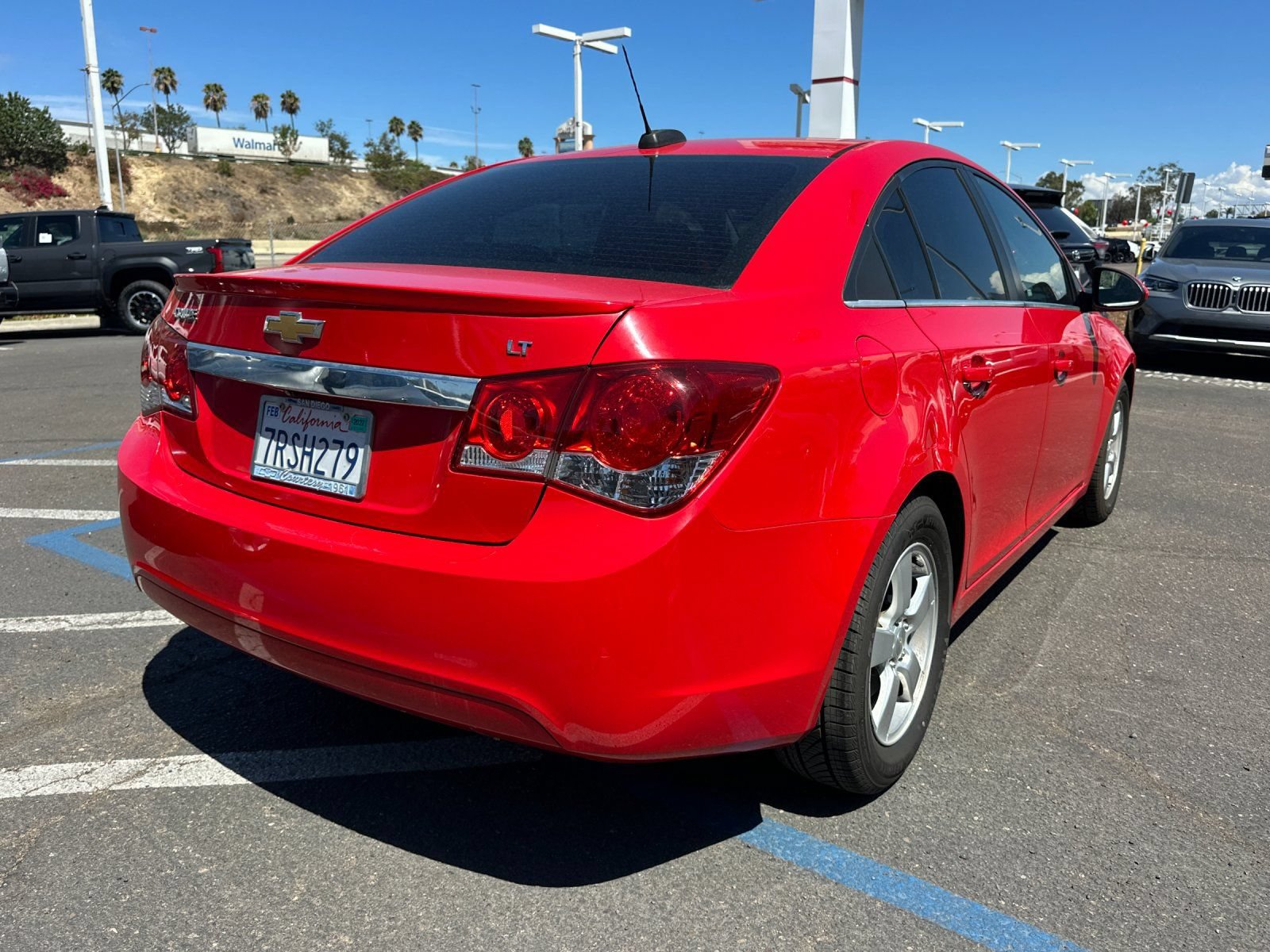 Used 2016 Chevrolet Cruze LT w/ Technology Package FWD image 3
