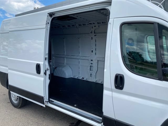 New 2026 RAM ProMaster 2500 w/ Convenience Group FWD image 21