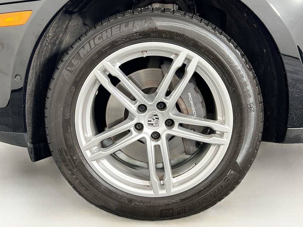 Certified 2023 Porsche Macan image 32