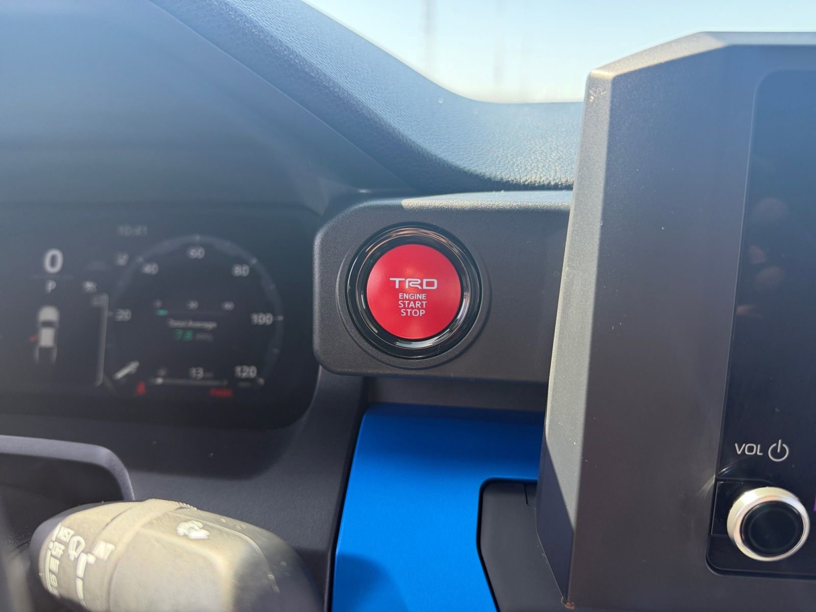 Certified 2025 Toyota Tacoma TRD Off-Road AWD/4WD image 18