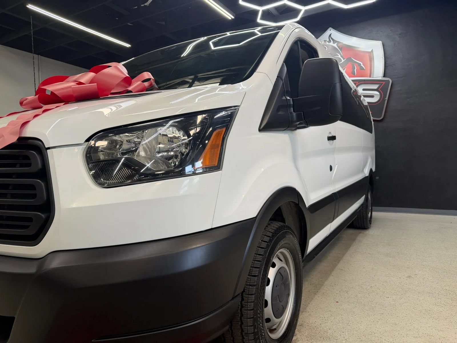 Used 2018 Ford Transit 350 XL RWD image 4