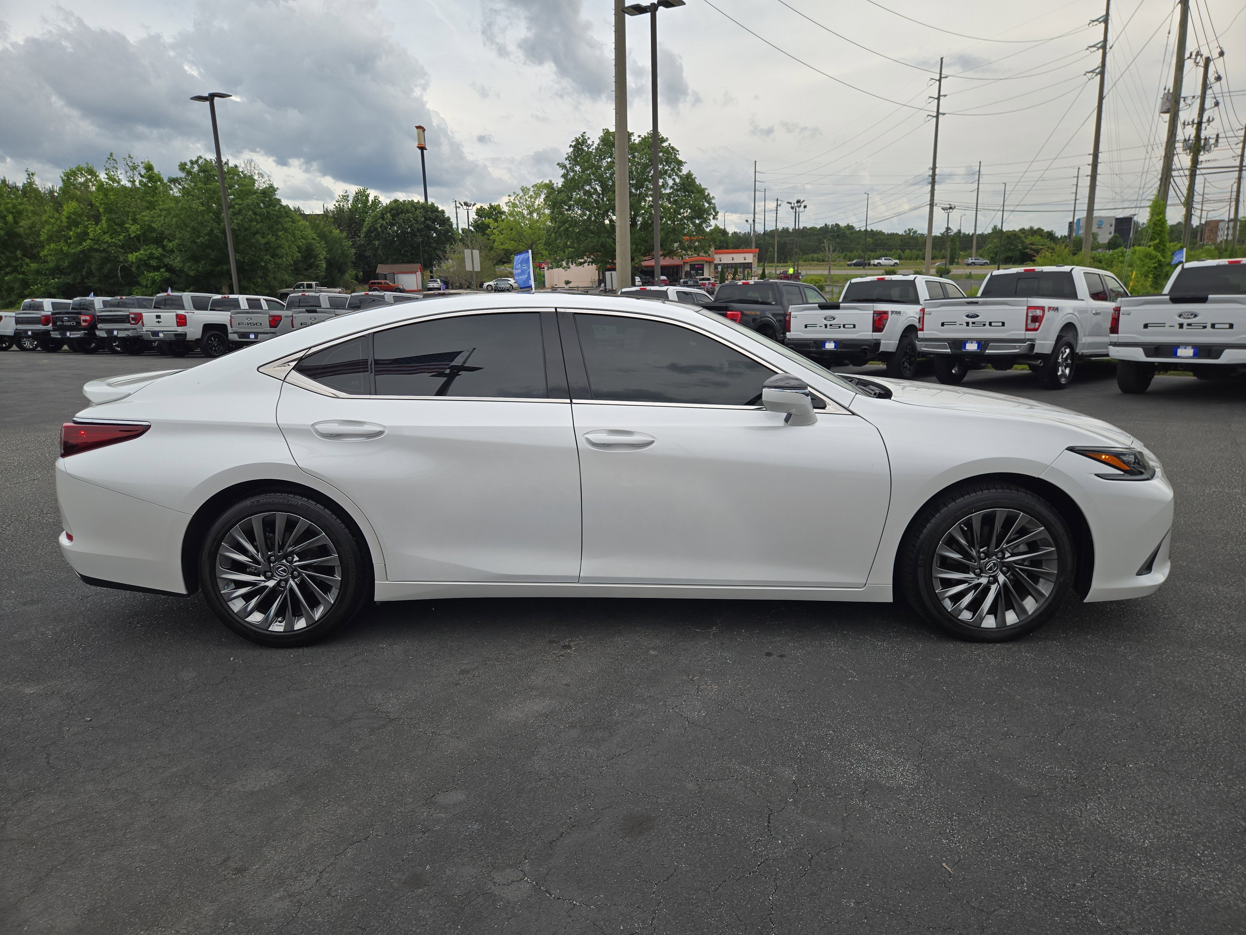 Used 2024 Lexus ES 350 Ultra Luxury w/ Accessory Package (Z2) FWD image 6