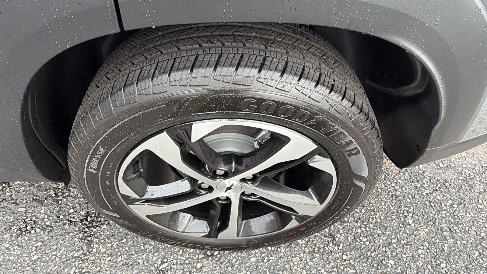 New 2026 Chevrolet Trax RS w/ Sunroof Package FWD image 13