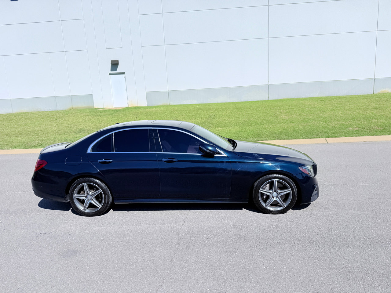 Used 2017 Mercedes-Benz E 300 image 9